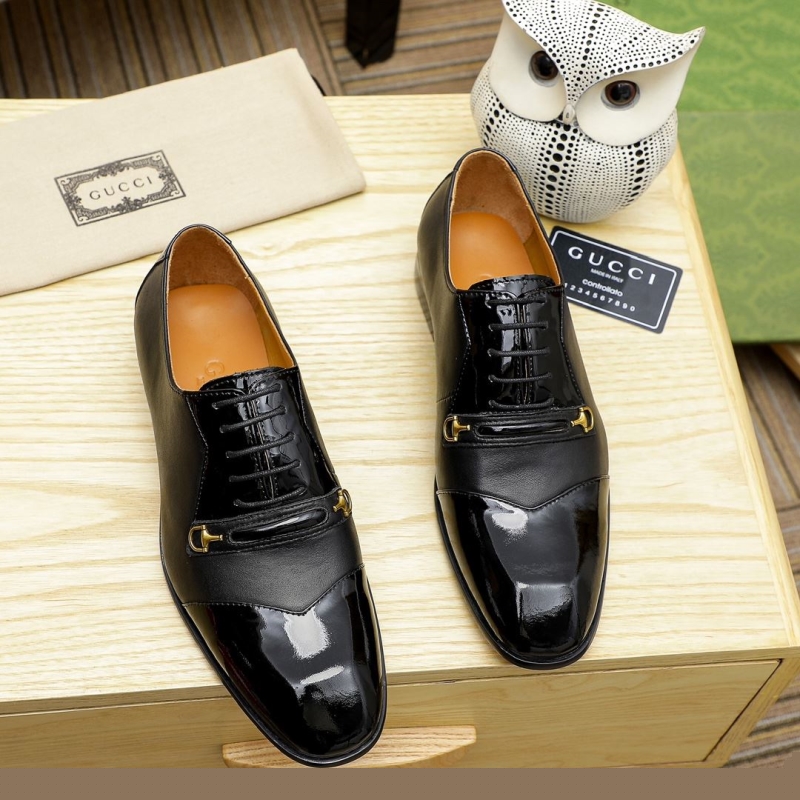 G*u*i leather shoes